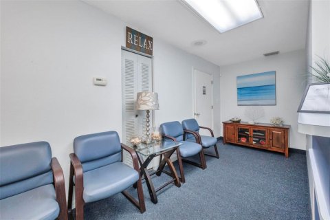 Propiedad comercial en alquiler en Port Charlotte, Florida, 111.11 m2 № 1821513 - foto 11