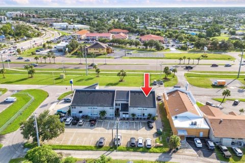 Propiedad comercial en alquiler en Port Charlotte, Florida, 111.11 m2 № 1821513 - foto 2