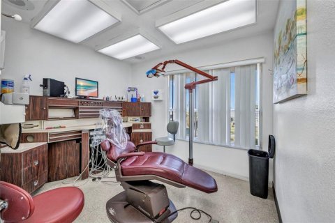 Propiedad comercial en alquiler en Port Charlotte, Florida, 111.11 m2 № 1821513 - foto 24