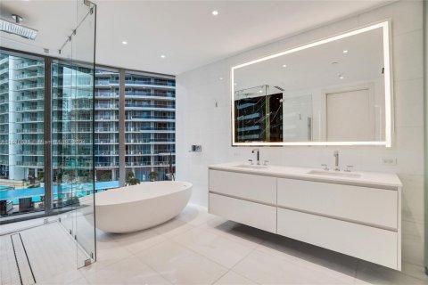 Condo in Miami, Florida, 2 bedrooms  № 1726205 - photo 16