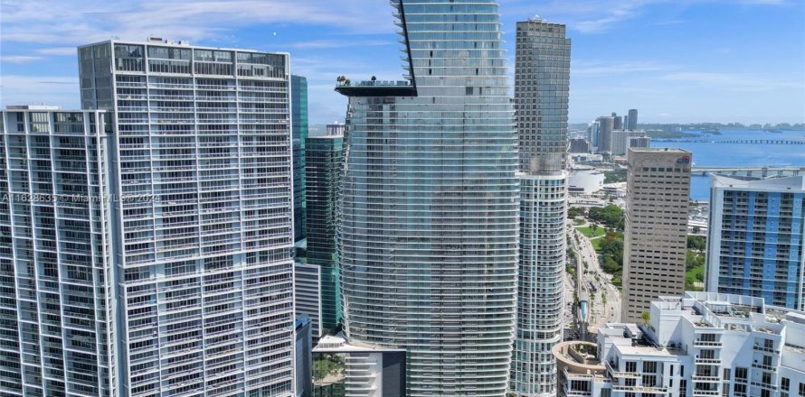 Condo in Miami, Florida, 2 bedrooms  № 1726205
