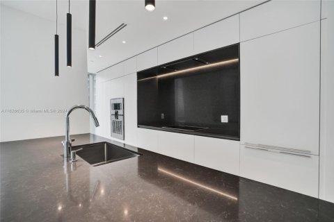Condo in Miami, Florida, 2 bedrooms  № 1726205 - photo 11