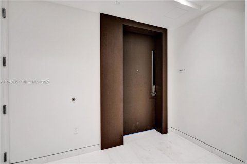 Condo in Miami, Florida, 2 bedrooms  № 1726205 - photo 4