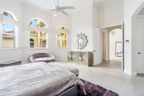 House in Hollywood, Florida 5 bedrooms, 355.17 sq.m. № 2062580 - photo 5