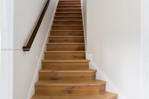 House in Hollywood, Florida 5 bedrooms, 355.17 sq.m. № 2062580 - photo 27