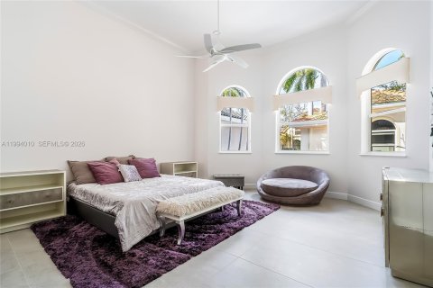 House in Hollywood, Florida 5 bedrooms, 355.17 sq.m. № 2062580 - photo 6