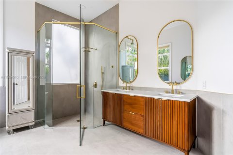 House in Hollywood, Florida 5 bedrooms, 355.17 sq.m. № 2062580 - photo 21