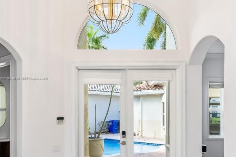 House in Hollywood, Florida 5 bedrooms, 355.17 sq.m. № 2062580 - photo 13