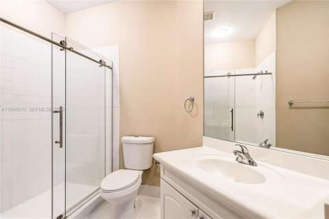 House in Hollywood, Florida 5 bedrooms, 355.17 sq.m. № 2062580 - photo 30