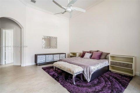 House in Hollywood, Florida 5 bedrooms, 355.17 sq.m. № 2062580 - photo 18