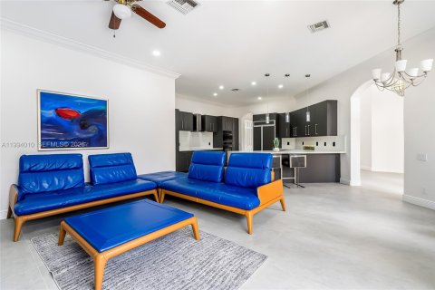 House in Hollywood, Florida 5 bedrooms, 355.17 sq.m. № 2062580 - photo 25