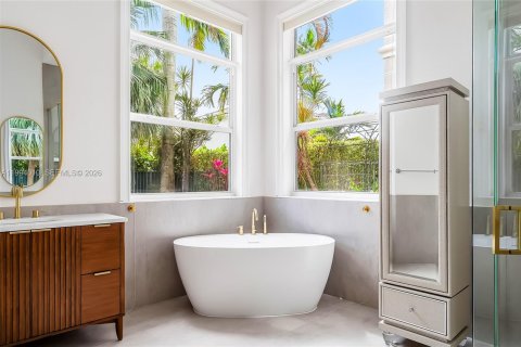 House in Hollywood, Florida 5 bedrooms, 355.17 sq.m. № 2062580 - photo 7