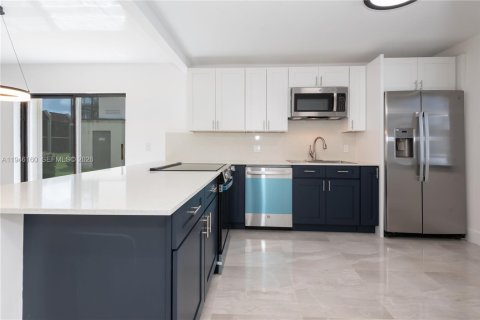 Condo in Weston, Florida, 2 bedrooms  № 2154552 - photo 16
