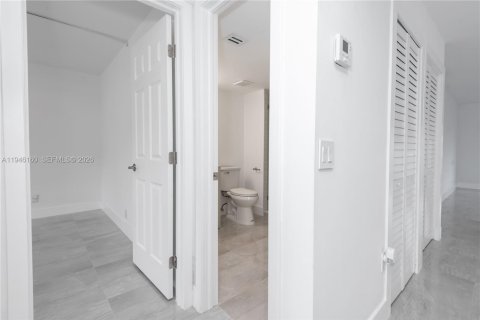 Condo in Weston, Florida, 2 bedrooms  № 2154552 - photo 20