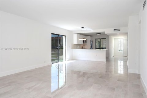 Condo in Weston, Florida, 2 bedrooms  № 2154552 - photo 11