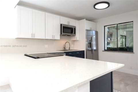 Condo in Weston, Florida, 2 bedrooms  № 2154552 - photo 8
