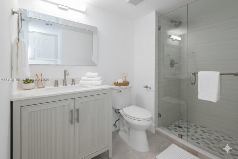 Condo in Weston, Florida, 2 bedrooms  № 2154552 - photo 22