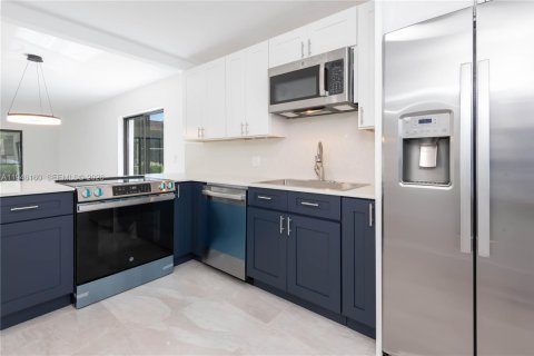 Condo in Weston, Florida, 2 bedrooms  № 2154552 - photo 18