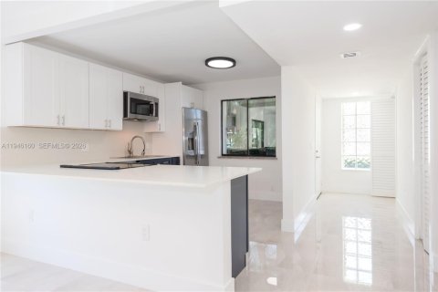 Condo in Weston, Florida, 2 bedrooms  № 2154552 - photo 9