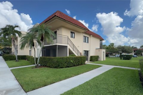 Condo in Weston, Florida, 2 bedrooms  № 2154552 - photo 2