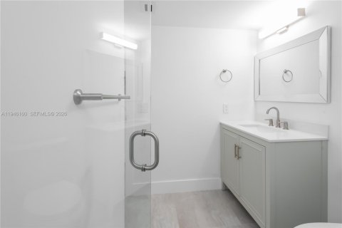 Condo in Weston, Florida, 2 bedrooms  № 2154552 - photo 24