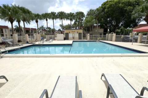 Condo in Weston, Florida, 2 bedrooms  № 2154552 - photo 5