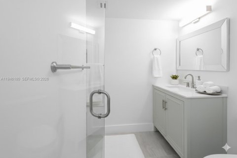 Condo in Weston, Florida, 2 bedrooms  № 2154552 - photo 25
