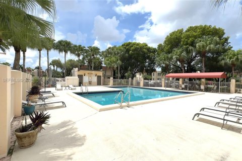Condo in Weston, Florida, 2 bedrooms  № 2154552 - photo 4