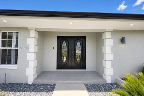 Villa ou maison à vendre à Cape Coral, Floride: 3 chambres, 131.27 m2 № 2304911 - photo 4