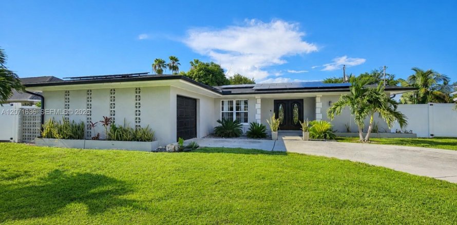Villa ou maison à Cape Coral, Floride 3 chambres, 131.27 m2 № 2304911