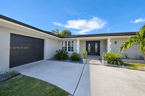 Villa ou maison à vendre à Cape Coral, Floride: 3 chambres, 131.27 m2 № 2304911 - photo 2