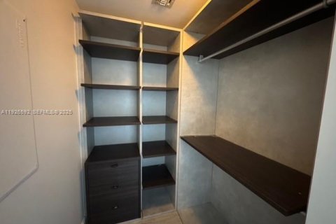 Condominio en alquiler en Miami, Florida, 1 dormitorio, 68.56 m2 № 1988700 - foto 17