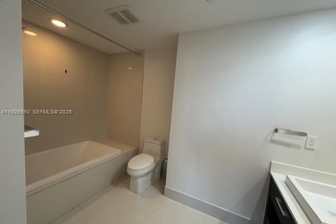 Condominio en alquiler en Miami, Florida, 1 dormitorio, 68.56 m2 № 1988700 - foto 16