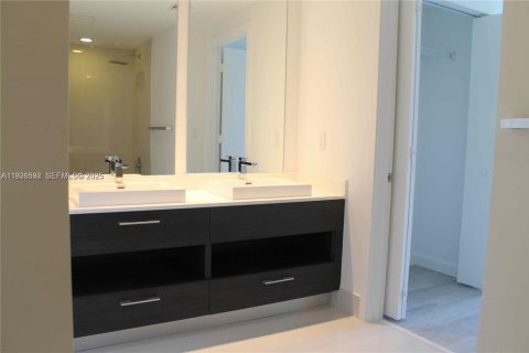 Condominio en alquiler en Miami, Florida, 1 dormitorio, 68.56 m2 № 1988700 - foto 14