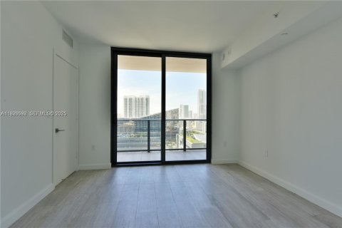 Condominio en alquiler en Miami, Florida, 1 dormitorio, 68.56 m2 № 1988700 - foto 13