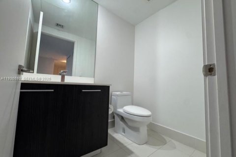 Condominio en alquiler en Miami, Florida, 1 dormitorio, 68.56 m2 № 1988700 - foto 11
