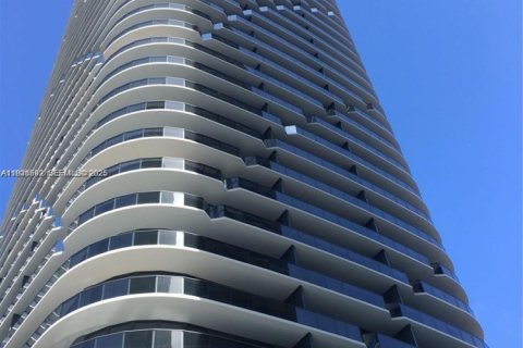 Condominio en Miami, Florida, 1 dormitorio  № 1988700