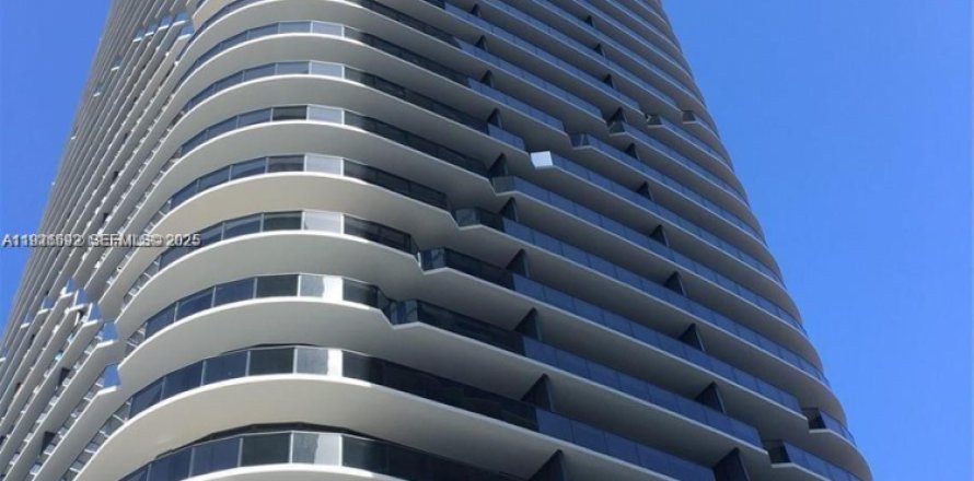 Condominio en Miami, Florida, 1 dormitorio  № 1988700