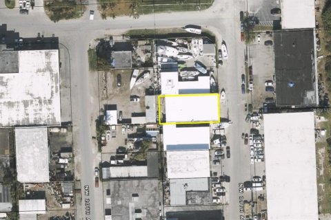 Immobilier commercial à Opa-locka, Floride 436.64 m2 № 2147396
