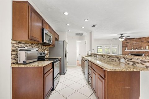 Villa ou maison à vendre à Tampa, Floride: 3 chambres, 143.26 m2 № 2151932 - photo 13