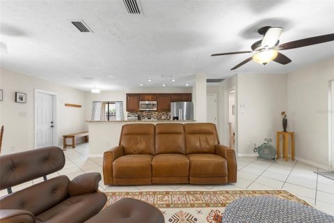 Villa ou maison à vendre à Tampa, Floride: 3 chambres, 143.26 m2 № 2151932 - photo 11