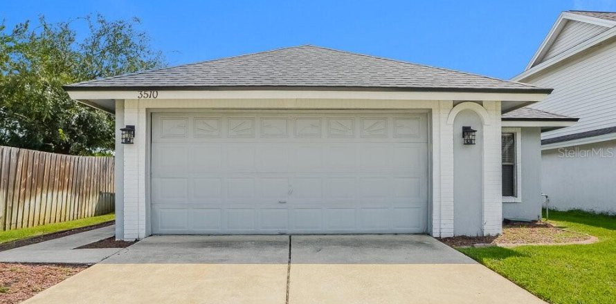 House in Casselberry, Florida 3 bedrooms, 136.57 sq.m. № 2149466