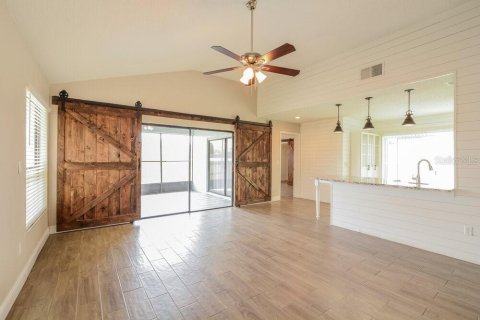 House in Casselberry, Florida 3 bedrooms, 136.57 sq.m. № 2149466 - photo 4