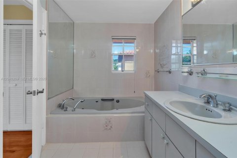 Купить виллу или дом в Майами-Бич, Флорида 6 спален, 558.44м2, № 2189427 - фото 18