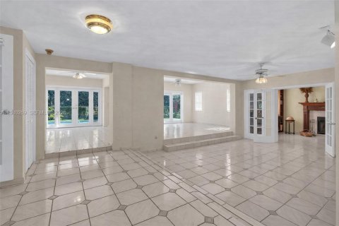 Купить виллу или дом в Майами-Бич, Флорида 6 спален, 558.44м2, № 2189427 - фото 5