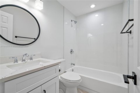 Villa ou maison à louer à Tamarac, Floride: 2 chambres, 109.16 m2 № 1825540 - photo 12