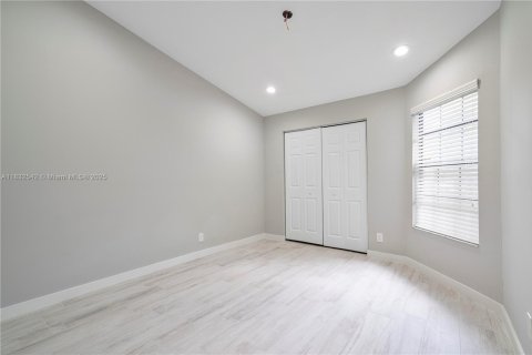 Villa ou maison à louer à Tamarac, Floride: 2 chambres, 109.16 m2 № 1825540 - photo 11