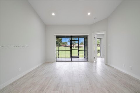 Villa ou maison à louer à Tamarac, Floride: 2 chambres, 109.16 m2 № 1825540 - photo 14