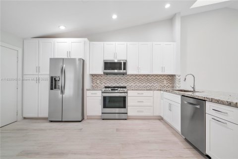 Villa ou maison à louer à Tamarac, Floride: 2 chambres, 109.16 m2 № 1825540 - photo 8