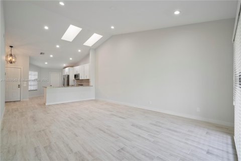 Villa ou maison à louer à Tamarac, Floride: 2 chambres, 109.16 m2 № 1825540 - photo 15